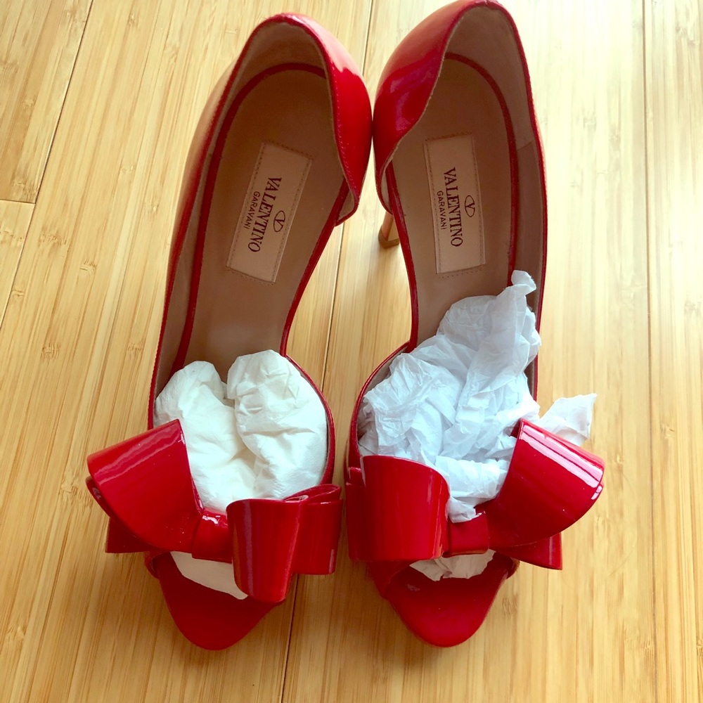 Valentino peep toe patent leather red pumps